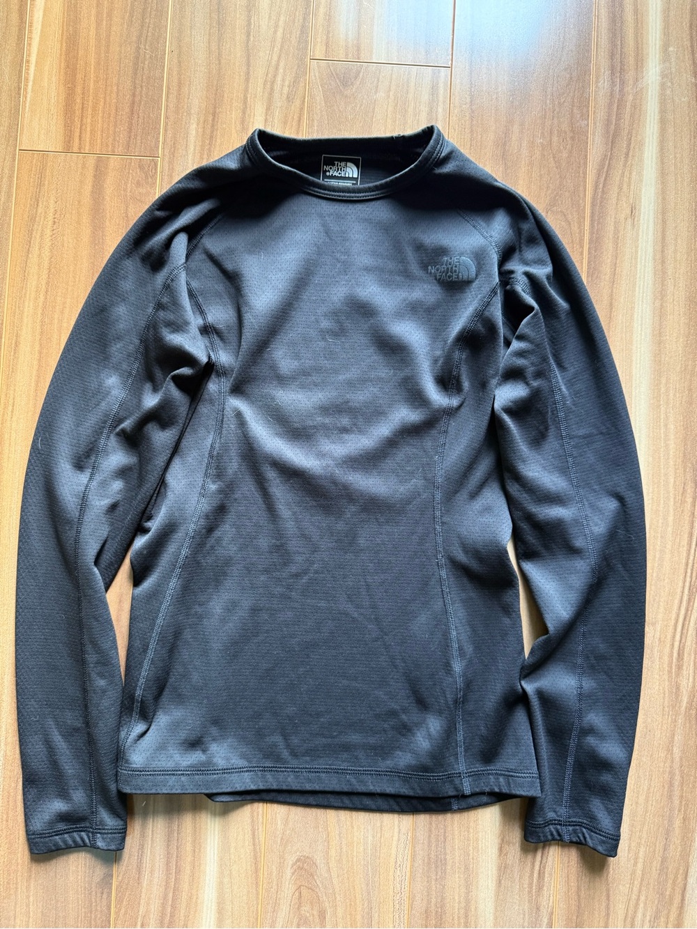 North Face Flashdry long sleeved crewneck - size S